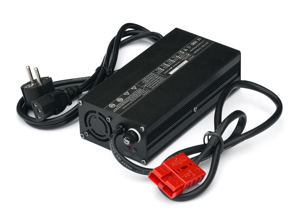 Rigbee_Ladegeraet_fuer_Akkukoffer_12V_5-10-15-20A